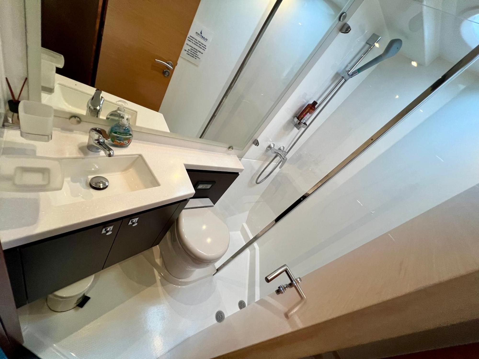 Floatinn Boat-Bnb Geneva Bagian luar foto