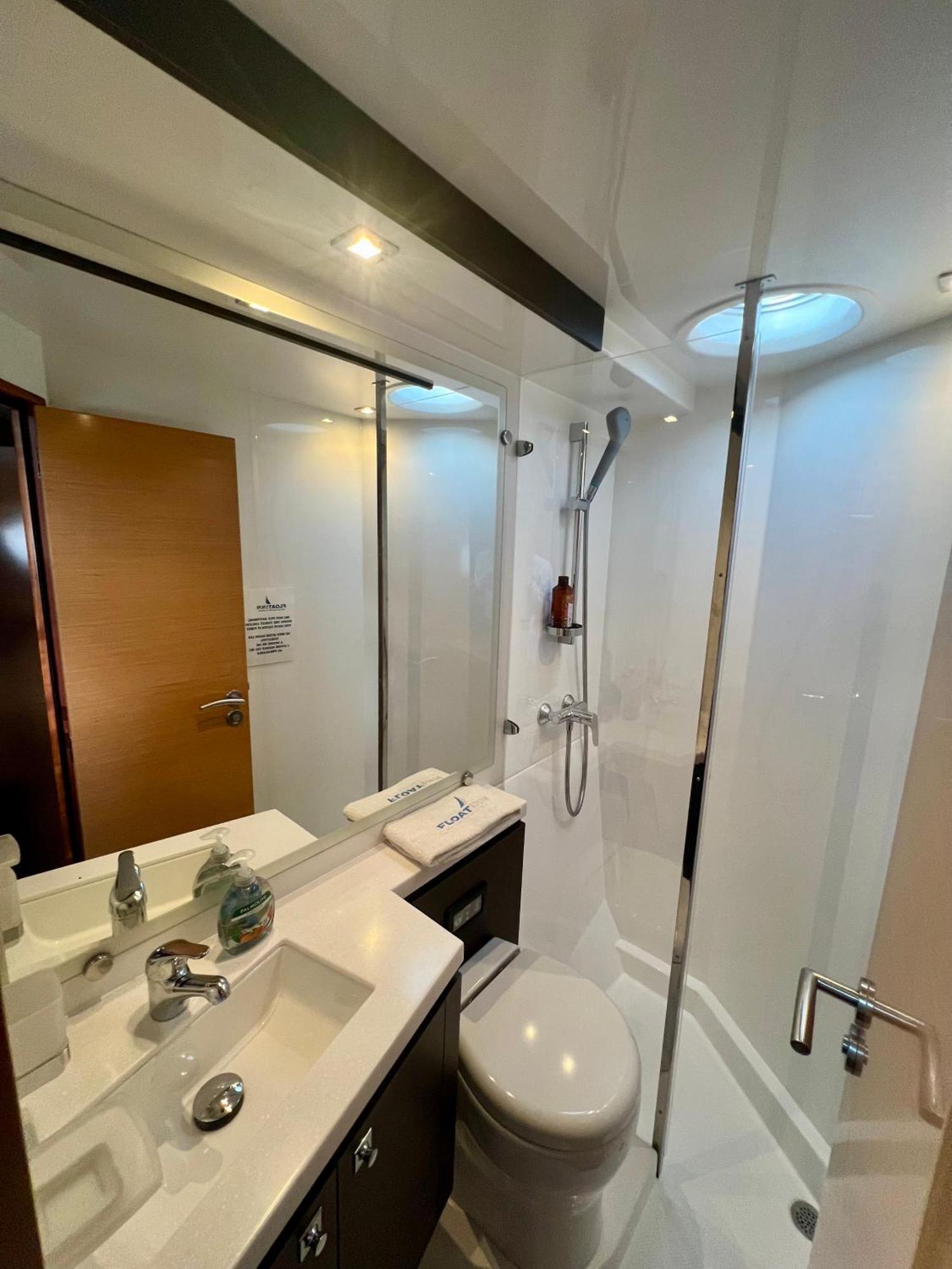 Floatinn Boat-Bnb Geneva Bagian luar foto
