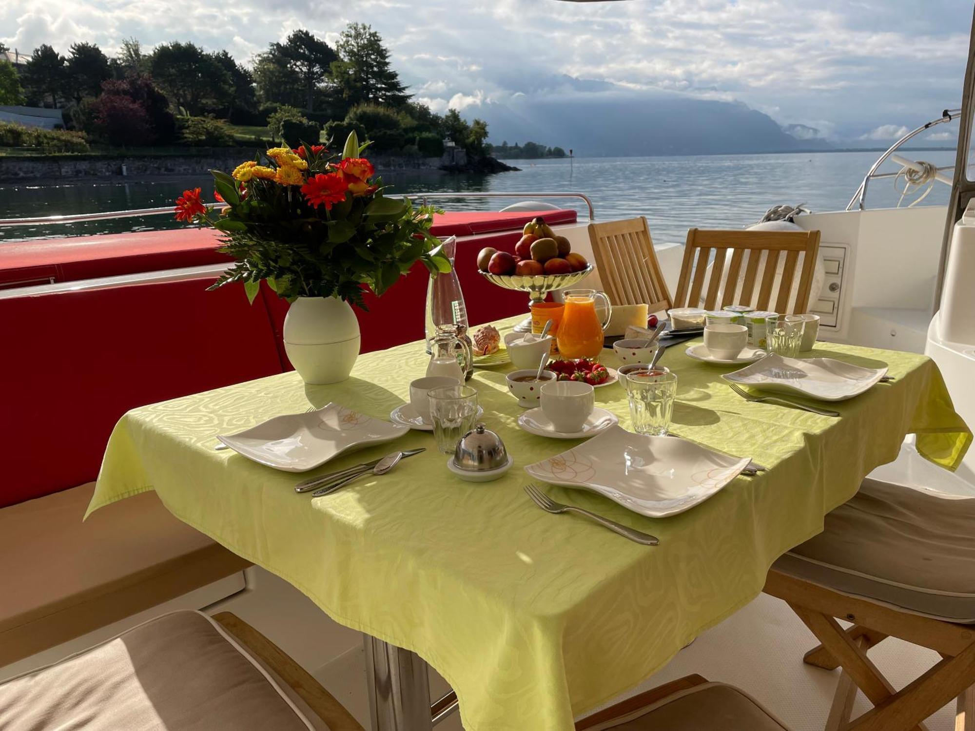 Floatinn Boat-Bnb Geneva Bagian luar foto