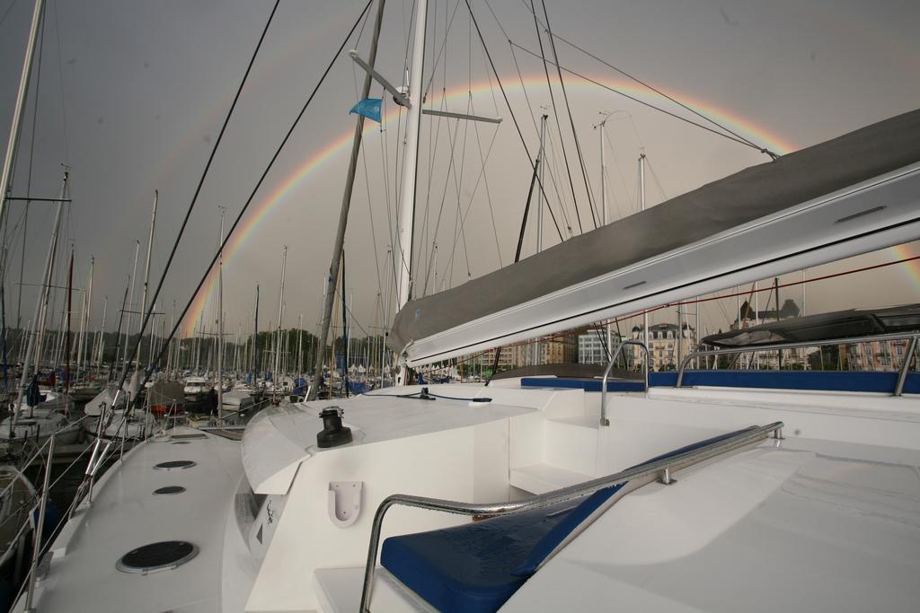 Floatinn Boat-Bnb Geneva Bagian luar foto