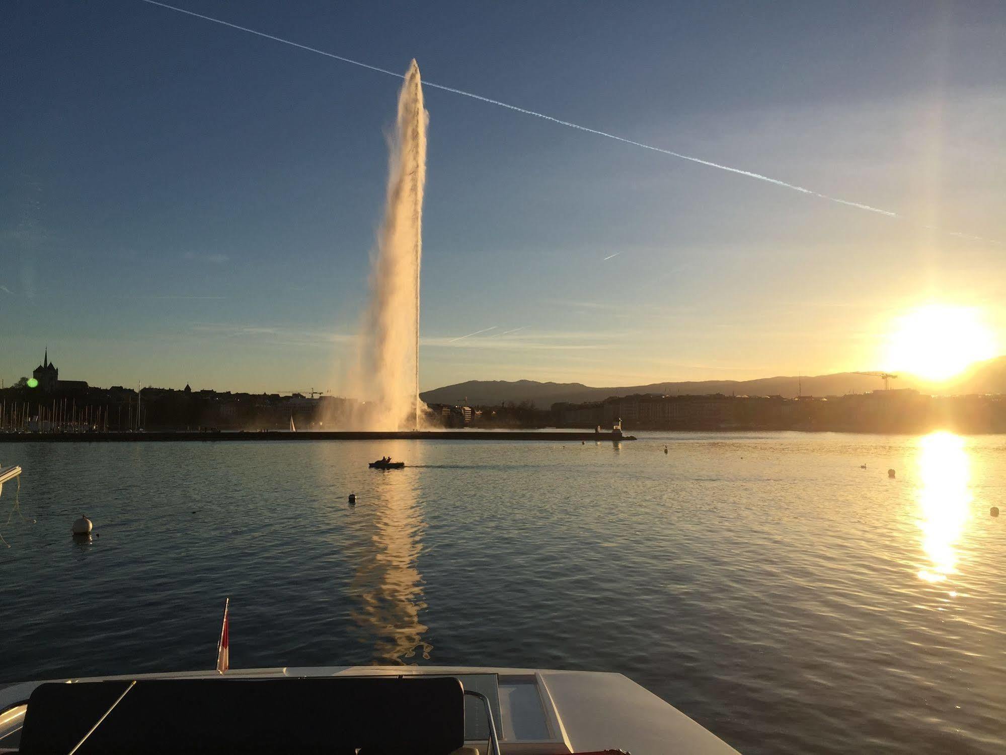 Floatinn Boat-Bnb Geneva Bagian luar foto